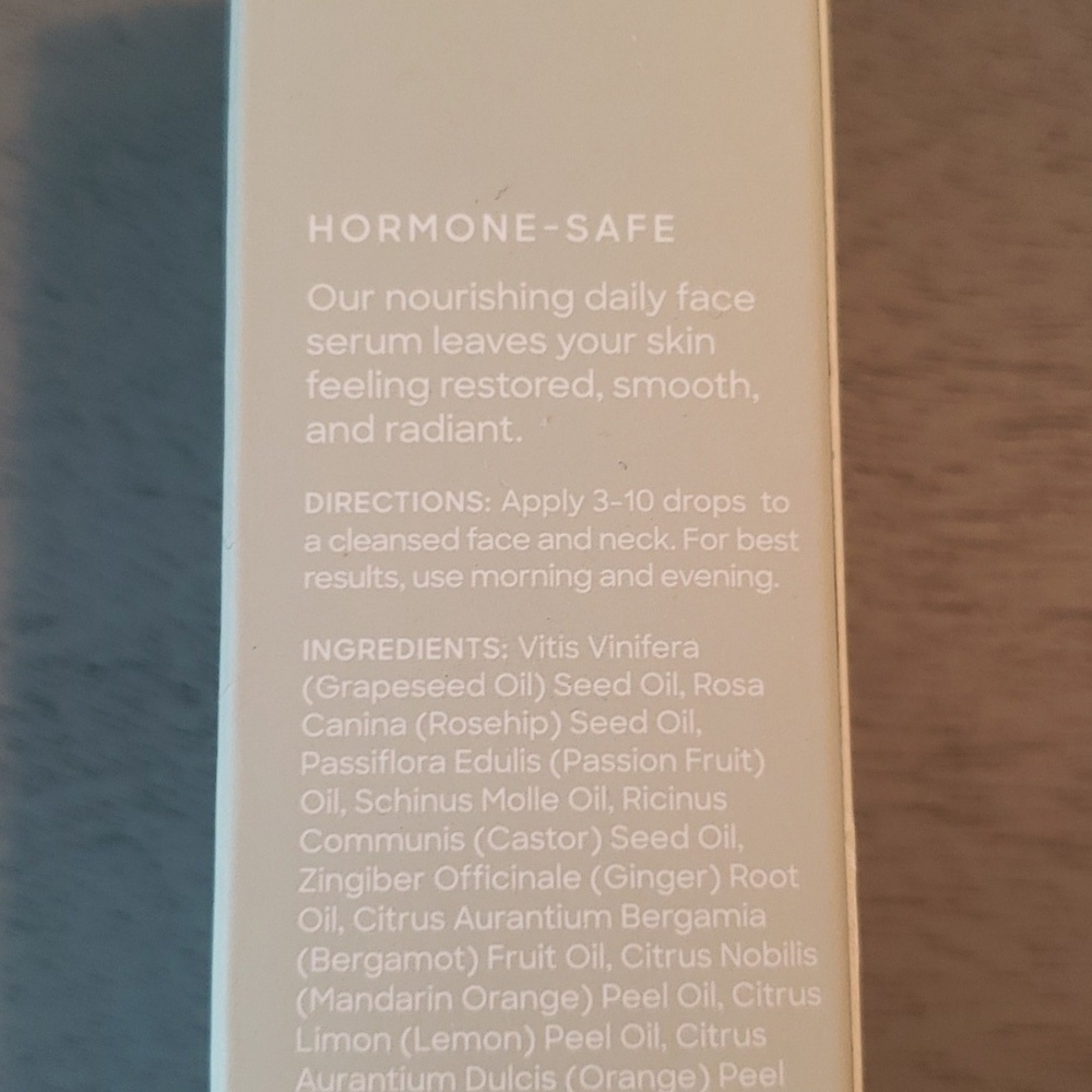 Nib Hugh & Grace Restoring Face Serum Unused Daytime Formula - Picture 5 of 8
